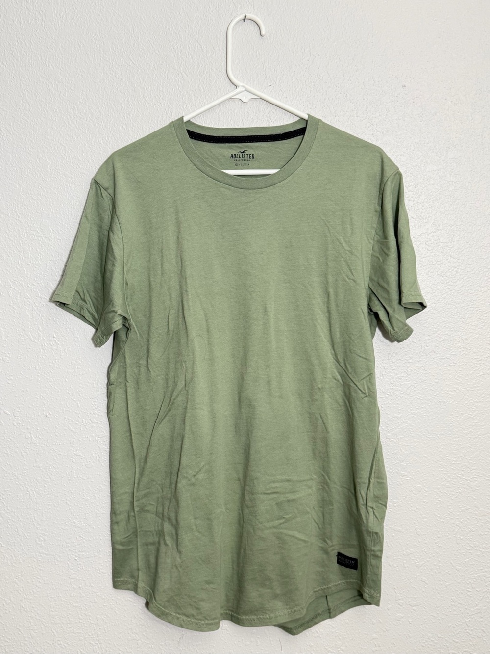 Hollister Men's Olive Green Crewneck T-Shirt